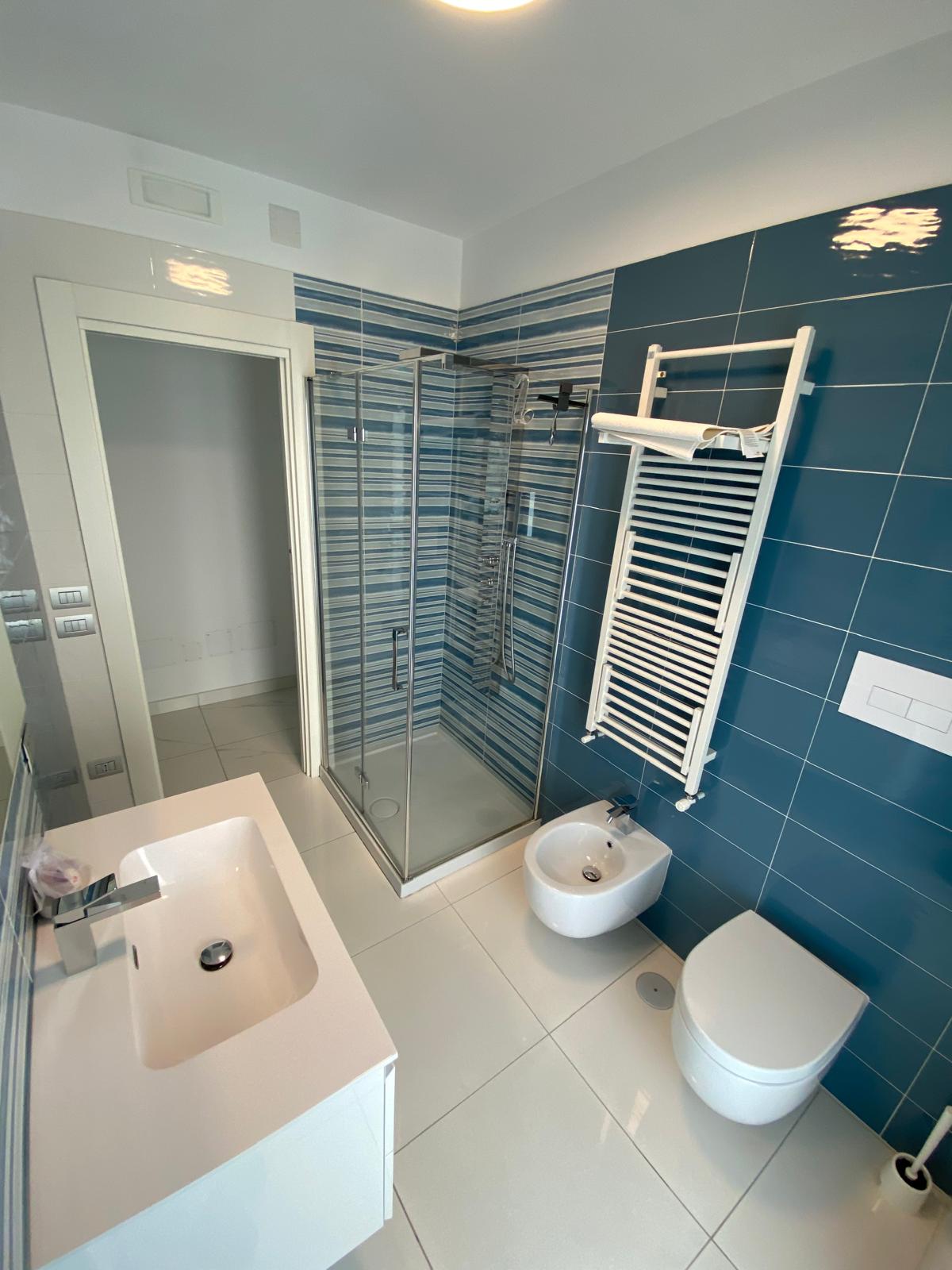 Bagno con doccia